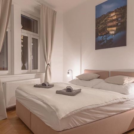 Skolska Junior Apartment Praag Buitenkant foto