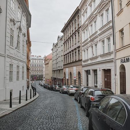 Skolska Junior Apartment Praag Buitenkant foto