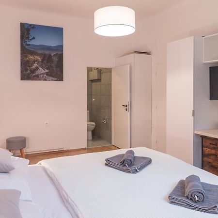 Skolska Junior Apartment Praag Buitenkant foto