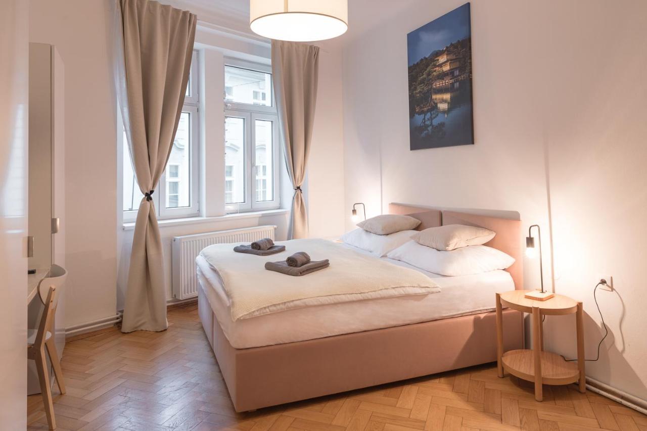 Skolska Junior Apartment Praag Buitenkant foto