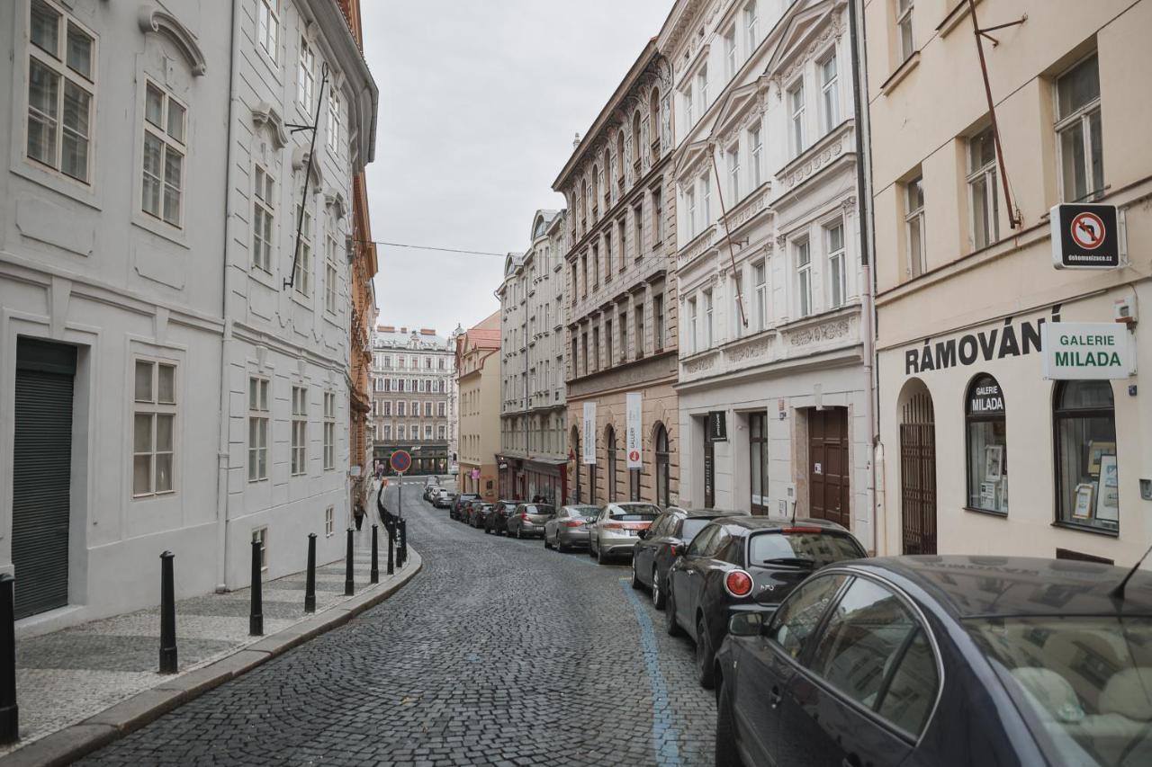 Skolska Junior Apartment Praag Buitenkant foto