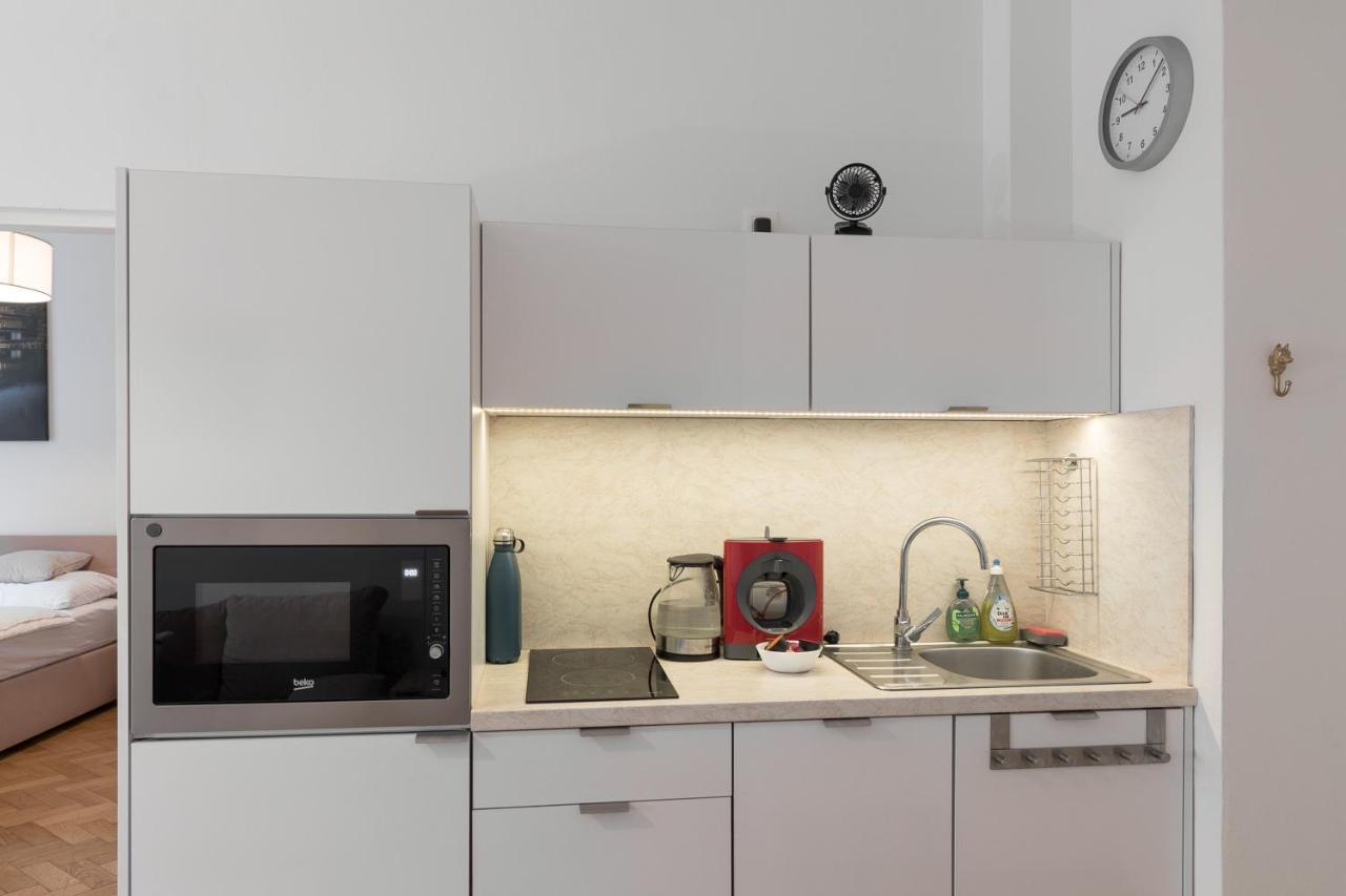Skolska Junior Apartment Praag Buitenkant foto