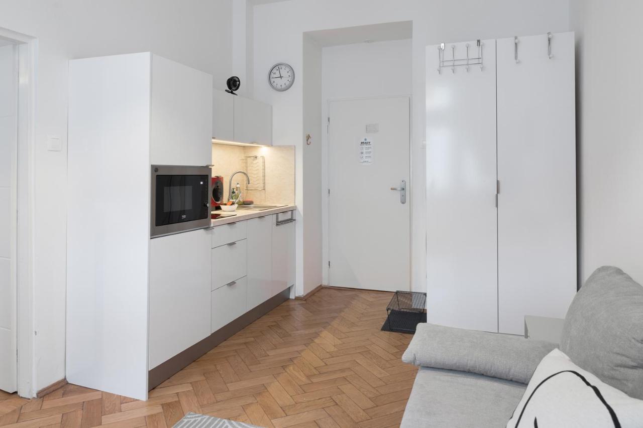 Skolska Junior Apartment Praag Buitenkant foto