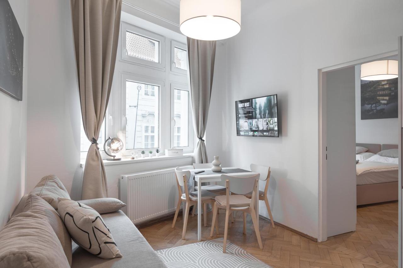 Skolska Junior Apartment Praag Buitenkant foto